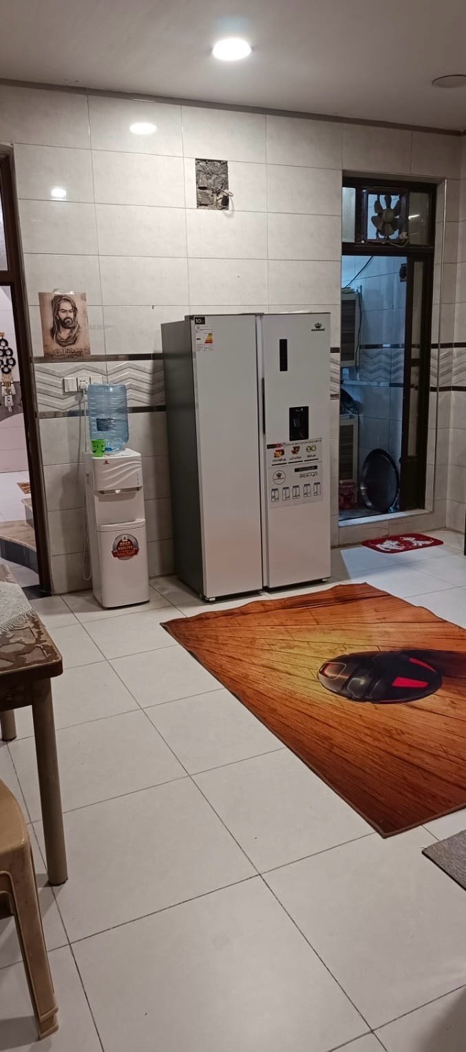 بيع سريع – لا تضيع الفرصة! 🔥

🏡 دار مميزة للبيع في حي الخليج – المربع الذهبي

إذا تدور على موقع راقي وسكن جاهز + استثمار مربح، هذا العرض إلك 👇

📍 الموقع: حي الخليج – خلف مجمع الزهور السكني
📄 الطابو: ملك صرف (أراضي مجلس النواب)
📐 المساحة: 10م واجهة × 20م نزال
🏗 سنة البناء: 2019

✨ تفاصيل الدار:

🏠 الطابق الأرضي:
	•	غرفتين نوم
	•	صالة مفتوحة على الاستقبال (13 متر)
	•	مطبخ حار + بارد
	•	مناور عدد 2
	•	صحيات داخلية وخارجية

🏠 الطابق الثاني:
	•	3 غرف نوم
	•	صالة
	•	مطبخ
	•	صحيات

🏠 الطابق الثالث:
	•	غرفتين نوم
	•	صالة
	•	مطبخ تركي مفتوح
	•	صحيات

✅ الطابق الأول والثاني جاهزين للسكن
✅ الطابق الثالث هيكل مسكف (تكدر تكمله حسب ذوقك)
✅ موقع جداً مميز وقريب على المدارس والخدمات

💰 مناسب للسكن العائلي أو استثمار (تقسيم/إيجار)

📞 للاستفسار والمعاينة:
***********
