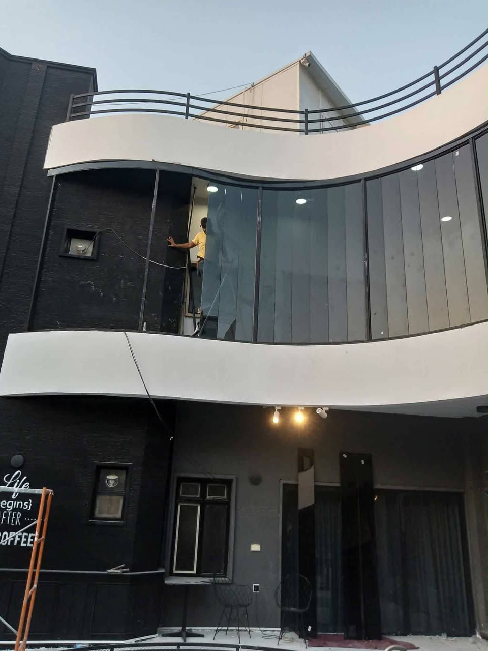 السلام عليكم ورحمة الله وبركاته
نقدم جميع أعمال الزجاج: تركيب وتصميم واجهات، أبواب، درابزين، طاولات، وكل ما يتعلق بالزجاج.
دقة في العمل، جودة عالية، وأسعار تنافسية.
تواصل معنا لتصميم مميز يضيف جمالًا لمنزلك أو مشروعك! 📞"
للاستفسار يرجى الاتصال عن الارقام التالية :-
(بادارة ابو علي ) 
الرقم الاول :- ***********
الرقم الثاني ‏:-‪0771 421 8991‬‏
