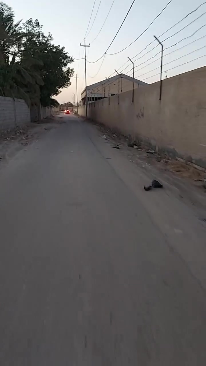 السلام عليكم قطعه للبيع قرار محكمه سند ٢٥ مخدومه من كلشي ماي كهرباء مجاري تبليط السعر ١٥ وبيه مجال لشراي  واذا اكو مراوس بيت عادي اراوس خلف مستشفى الولادة هذا رقمي ***********
