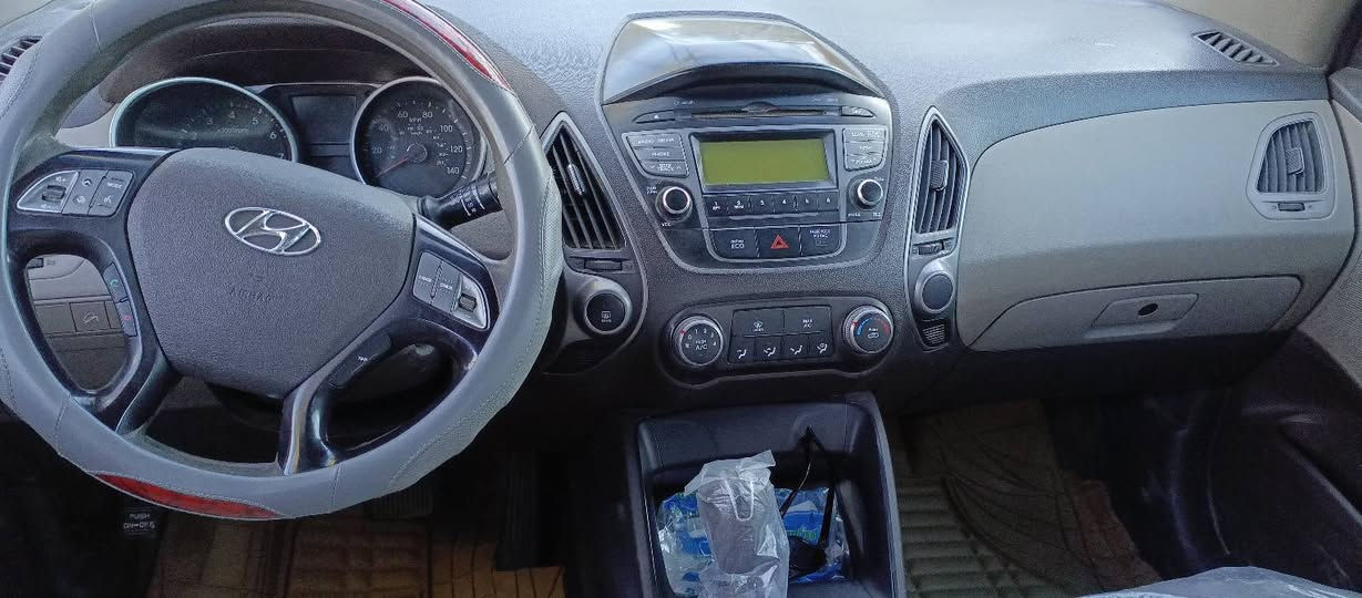 توسان امريكي  موديل 2014
بيه ثلاث قطع صبغ جاملغات ثنين وبنيد وبيه بارد شبر في بدايه القماره 

محرك 2000 

تحكم ستيرن 

رقم بغداد الدولي بااسمي 

رقم صاحب السياره ***********
