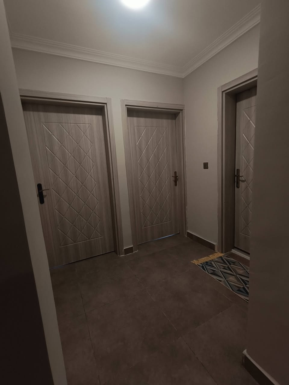 السيدية /مجمع المحبة السكني 🏡
شقة للبيع طابق أرضي بمساحة 103م بتصميم عملي ومريح:
🔹 غرفتين نوم
🔹 صالة واسعة
🔹 مطبخ مجهز
🔹 حمّام أنيق

✨ تشمل التجهيزات والخدمات:

كهرباء وماء وصيانة وحماية على مدار 24 ساعة
كاونتر، مرشحة، طباخ
3 سبالت وسخان

السعر185مليون فقط كاش 💰
📞 للتواصل والاستفسار: ***********

لا تفوّت فرصة السكن في مجمع متكامل وآمن يناسب العائلة 👨‍👩‍👧‍👦
