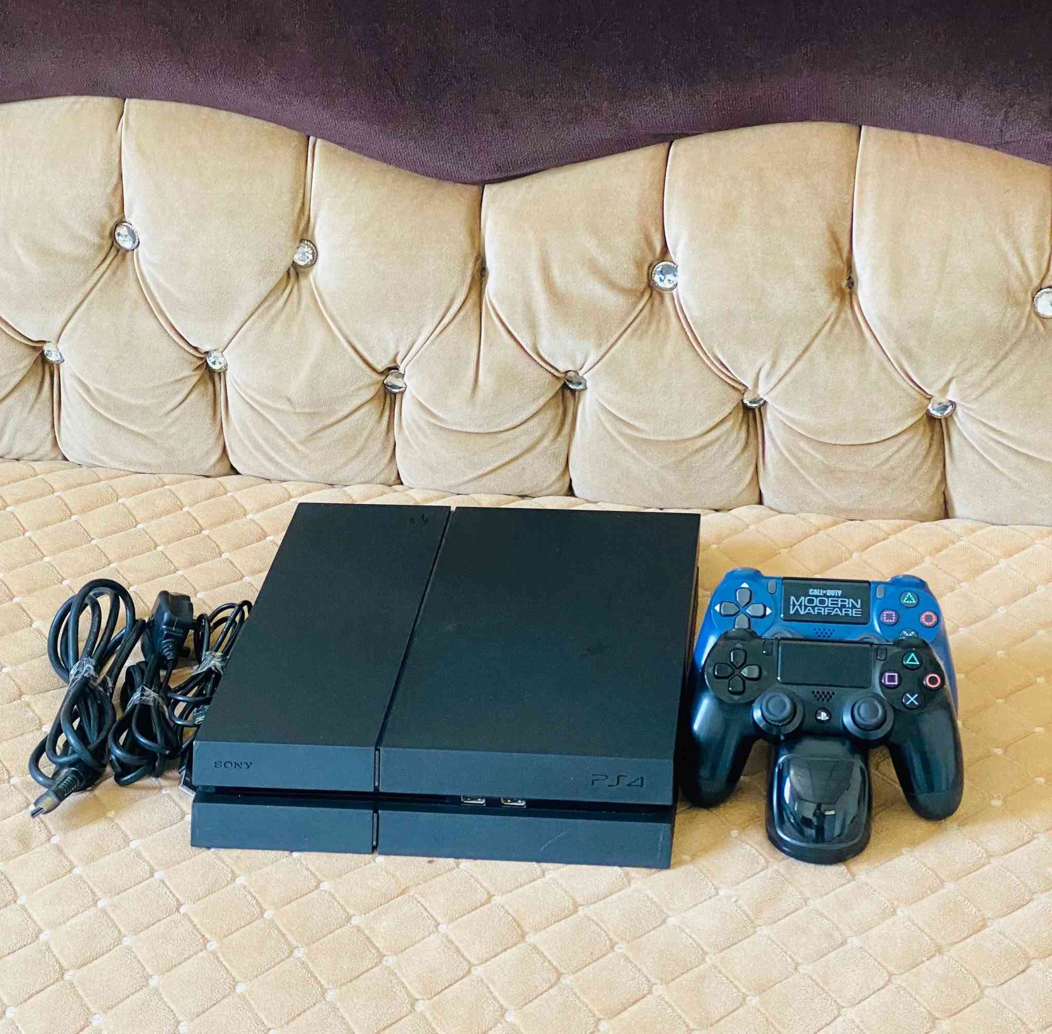ps4
نظام 9 مهكر ع المتصفح ثواني يفتح تهكير

هارد  1T

نظافة 💯 
ملحقاته جويستك واحد أصلي والثاني تجاري
+كيبل بور +كيبل HD+كيبل وقاعدة شحن جويستكات

جهاز شرط مامفتوح وستيگر بعده

ألالعاب:
pes 2018

pes 2026

pes 2016

The last of us part l

The last of us part Il

Metro redux 

Silent Hill 4

 Call of Duty Modern Warfare ll

Uncharted 4
بيع او مراوس مع  اكس بوكس سيريس اس


**إذا كنت صاحب هذا الإعلان وتريد حذفه لأي سبب، رجاءا أرسل رسالة إلى الدعم الفني**