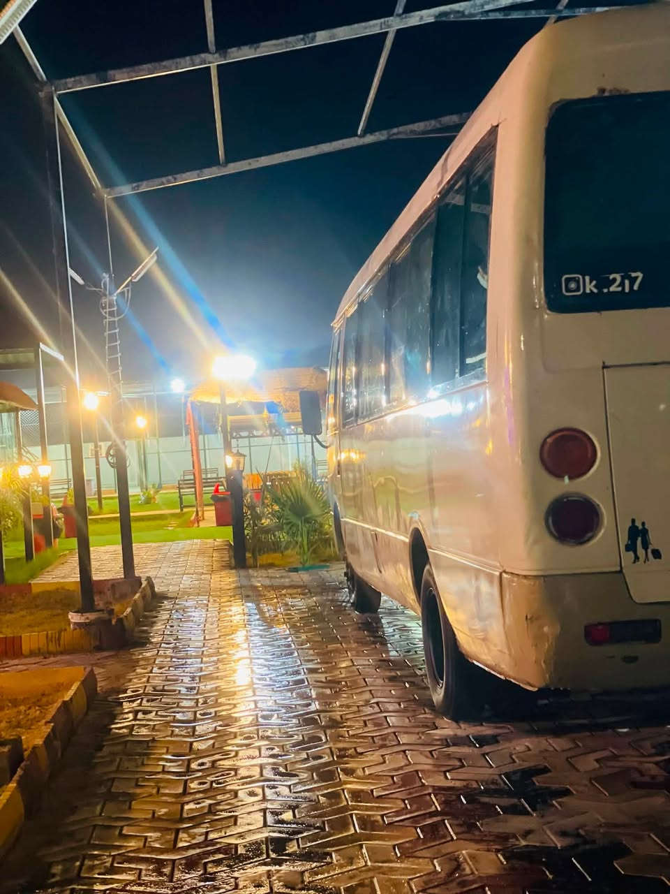 كوستر روزه البيع مكانها البصره الزبير سياره مكينه 3000فيفتي ام الكلاص مكينه وكير جددد كاعيه جديده سياره خير من الله رقم الماني سعرها100وبيها مجال اتصال***********
