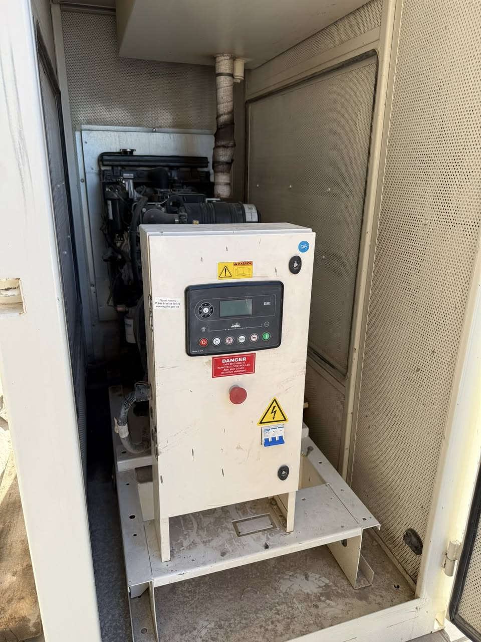 السلام عليكم 
عندي مواد بيركنز كاتم جميلي اصلي اخت الزيرو كلش نضيفه استخدام اقل السنه 30 كي في مكاني حله الشراي يخابرني ويدلل
***********
