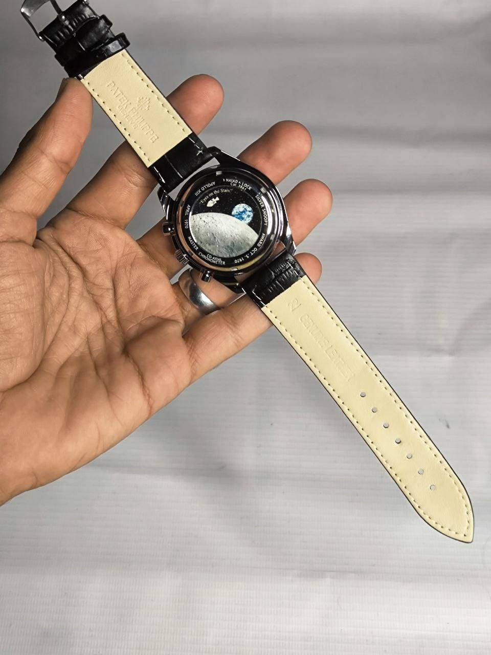 ساعة من ماركة اومكا OMEGA
تحفة فنية 
تصميم فضائي
مكينة كوارتز ناعمة (ماطور) نظام ستوبوج (جميع السناتر شغالة)
ميناء  مميز  مع لامينوس فول ارقام واميال 
زجاج زفير ضد الخدش 
مقاومة الماء والغبار 
سير جلد طبيعي 
مختمة بالكامل

ملاحظة :- متوفر قطعة واحدة فقط 
🔴ملاحظة :- السير مستبدل وليس الاصلي

السعر :45 ع اول تم 
للحجز والاستفسار يرجى مراسلة الصفحه


**إذا كنت صاحب هذا الإعلان وتريد حذفه لأي سبب، رجاءا أرسل رسالة إلى الدعم الفني**