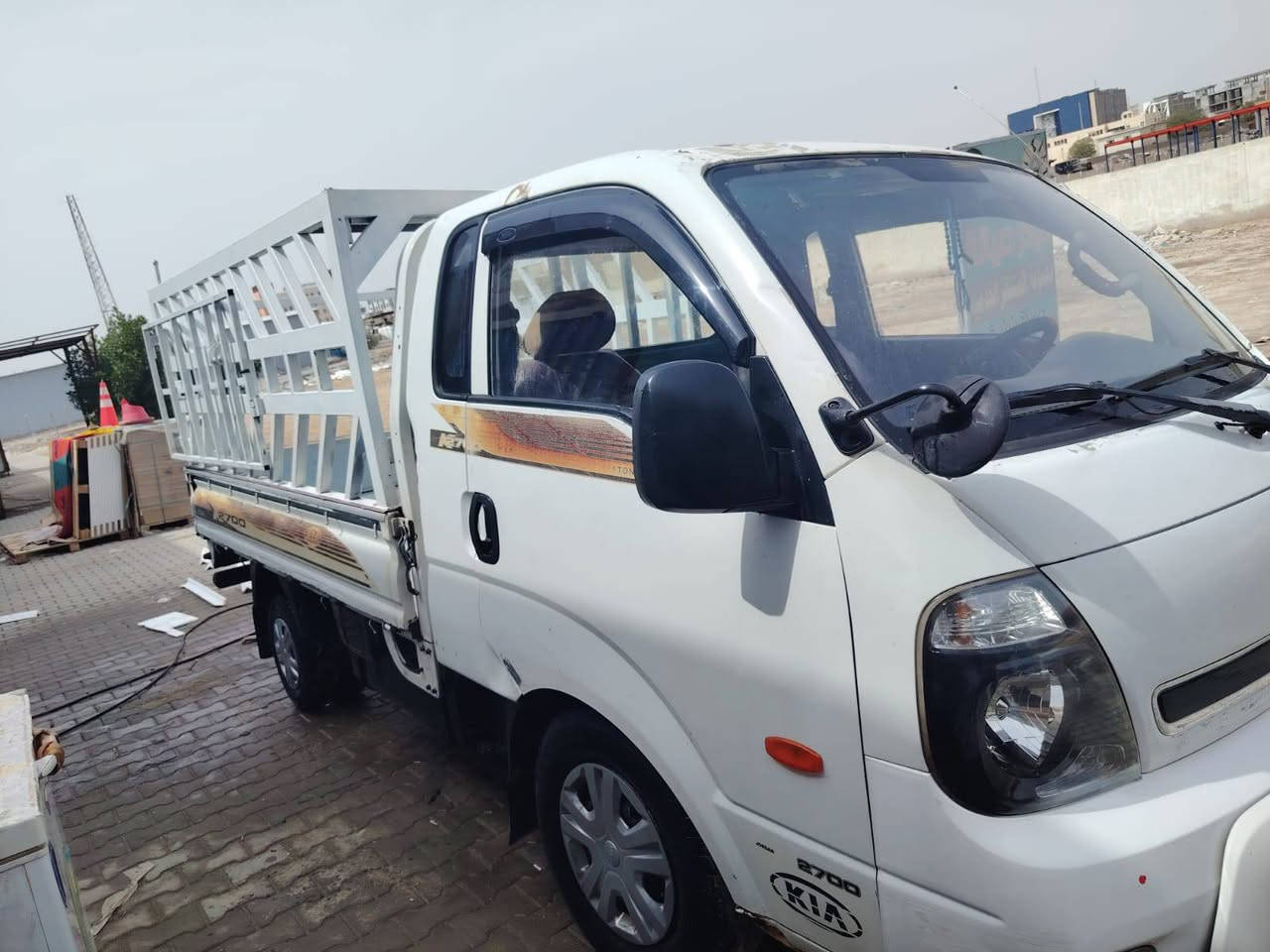 السلام عليكم
كيا حمل مسكر ادبلو موديل ٢٠١٤ كير ٧ نمر
رقم بابل انكليزي باسمي 
سنويه ل٢٧ تحويل ثاني يوم 
مكفوله كفاله عامه 
كير مكينه حداديه اكسل تخم تاير
 سياره جاهزة ماناقصها شي
 عدا التبريد معوز غاز 
السعر ١٠٢ وبيها مجال 
مكانها نجف
 ***********
