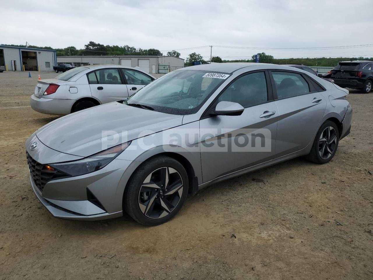 انترا٢٣بغداد بسمي محرك ٢٠٠٠دو ش بدون ايرباك حادث مرفوق بالصور مع السونار موجود خاص وتصال***********
