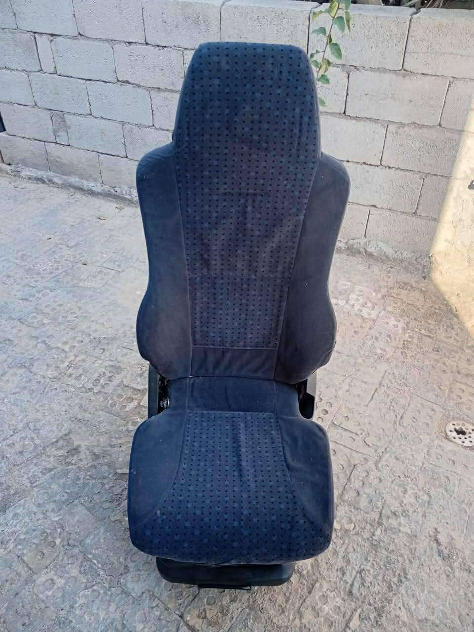 السلام عليكم كشن نظيف للبيع مال سيارة مان صفحة السكن  عنوان تقاطع نهروان    ***********
