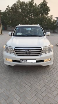 #لاندكروز موديل ٢٠١٠ مكفولة من ضربة بيهة صبغ صفحتين اثر طخطخات والباقي...