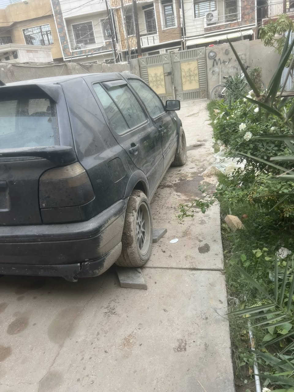 سلام عليكم  كولف نفخ  موديل ٩٣  محرك جديد تبريد جيد كشر  دعچ ة بالباب خلف السايق  ببها مشكلة كير مينمر اببعلك كيير كايم  قفلها ٣٠ مكانها غزالية  ٠***********
