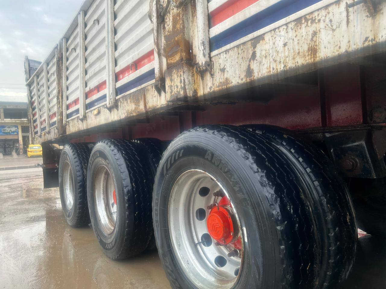 للبيع بودي اربع محاور تايرات 11 العنوان موصل 
*********** واتساب السعر 80 وبيها مجال قليل
