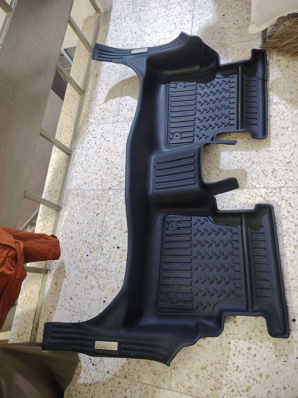 السلام عليكم ورحمة الله.... تخم كامل ارضيات كورلا جلد اسود استخدام اسبوع فقط لوك شرط اصلي يرهم من 21وفوك الختم..يرقم... العنوان بغداد ***********
