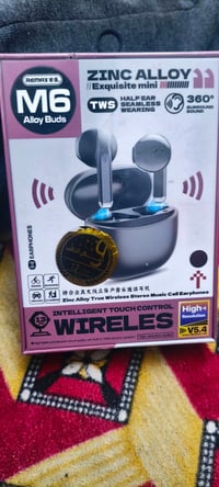 سماعه بلوتوث  صوت نقي وعالي ✔️ بطارية تدوم 4 إلى 6 ساعات تشغيل ✔️ علبة...