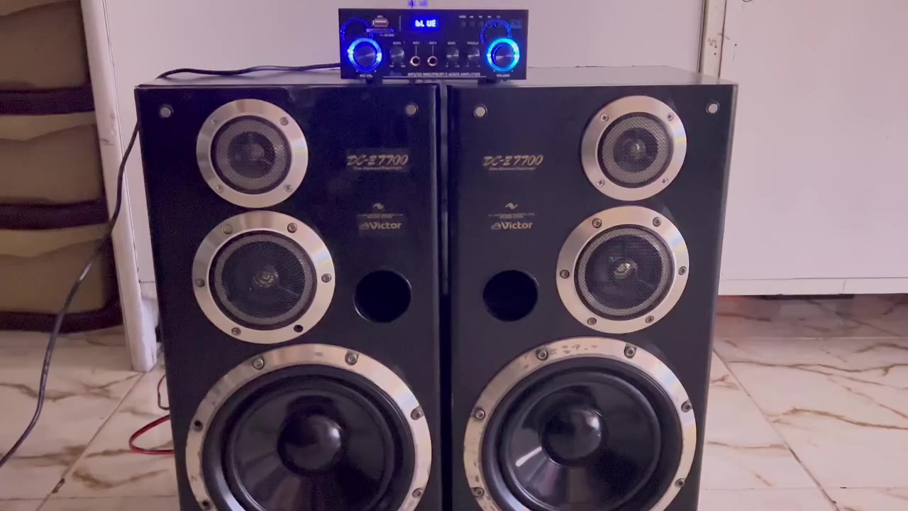 السلام عليكم امبافير كسر كارتون AK-50
+كهرباء 220 ويشتغل 12V اوكس بلوتوث و مدخل ام بي ثري +مايكات مخرجين و اربع مخارج 

امبافير سعره 55واصل 

سماعات فكتوريه كل تك 120واط السعر 75الف


**إذا كنت صاحب هذا الإعلان وتريد حذفه لأي سبب، رجاءا أرسل رسالة إلى الدعم الفني**