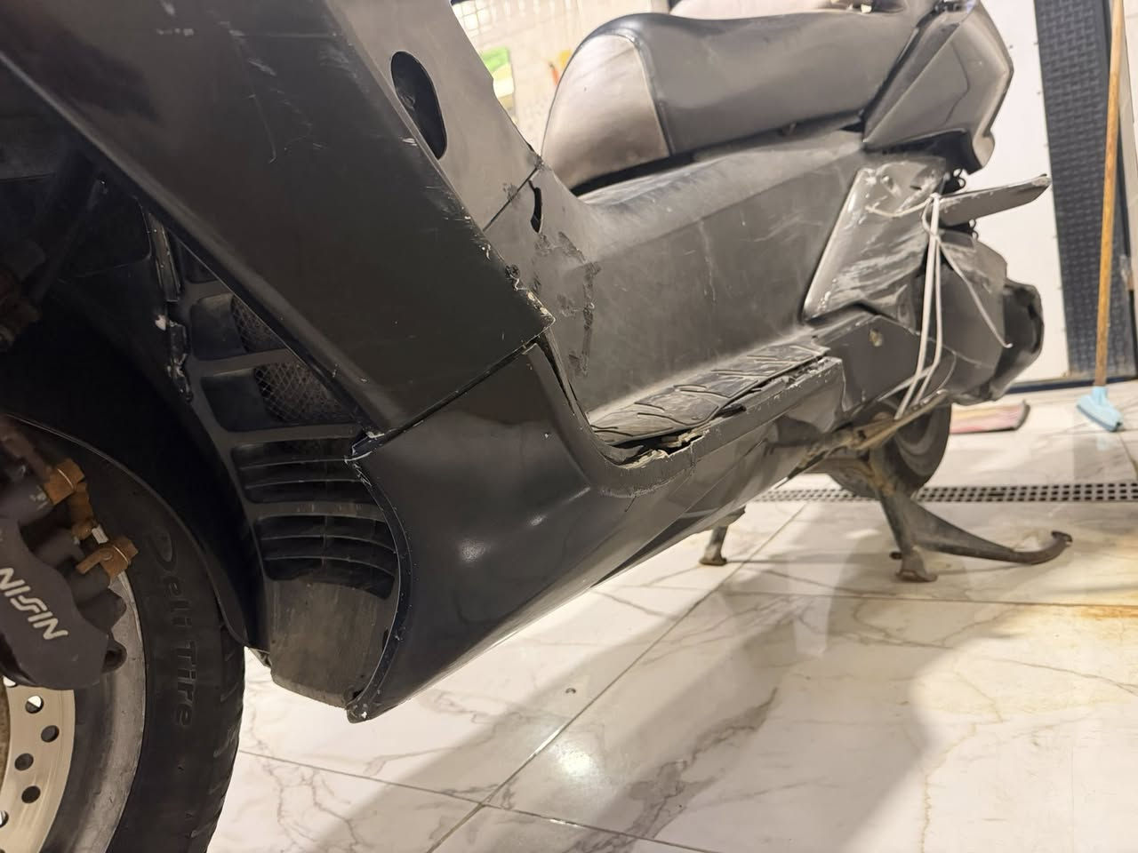 السلام عليكم سلفر ونج 400 دراجه شلعه ومعدل خير من الله مكينه فول ماناقصه شي ومامفتوحه لاتنقيص لا تبخير كلجات فول UPS-GBSالكهربائيات شغاله ماعدى لايت العالي اعتقد الكلوب محترك بس لين جان يشتغل غسلته وطفه الدراجه البجم مالته ينرالدله ترتيب بس باقي الكفرات نضيفات عارضه ب1350 الف بيه مجال بسيط حك جيتك 
مكاني مدينه الصدر تدور كفرات الدراجه متفيدك تدور كراب خابرني وادلل 
اعيد النشر بسبب الوعود الكاذبه -وتخفيض السعر 
*********** خابر وادلل
