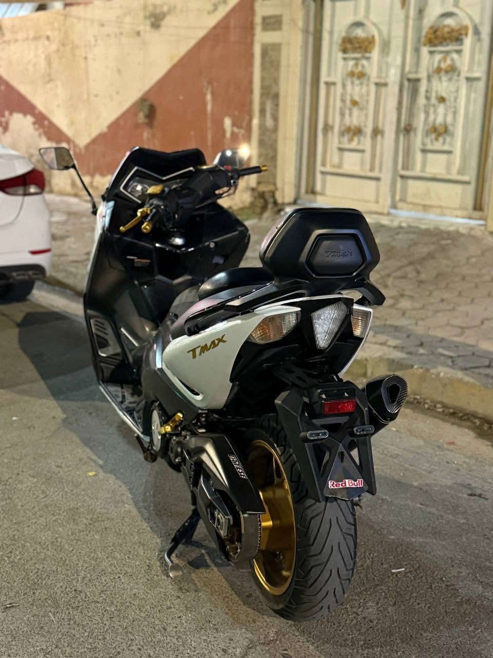 السلام عليكم
تي ماكس 2017 بصمة 
مكينه مكفولة 
 ماشيه 25
تخم تاير جديد 
قايش داخلي وخارجي اصليات  
تجوة بلاديه 
مري بلاديه 
كهربائيات بلاد 
بانزين محسن 
دهن امزويل جديد 
السعر 35. وبيهة مجال 
مكاني بغداد المركز  ***********
