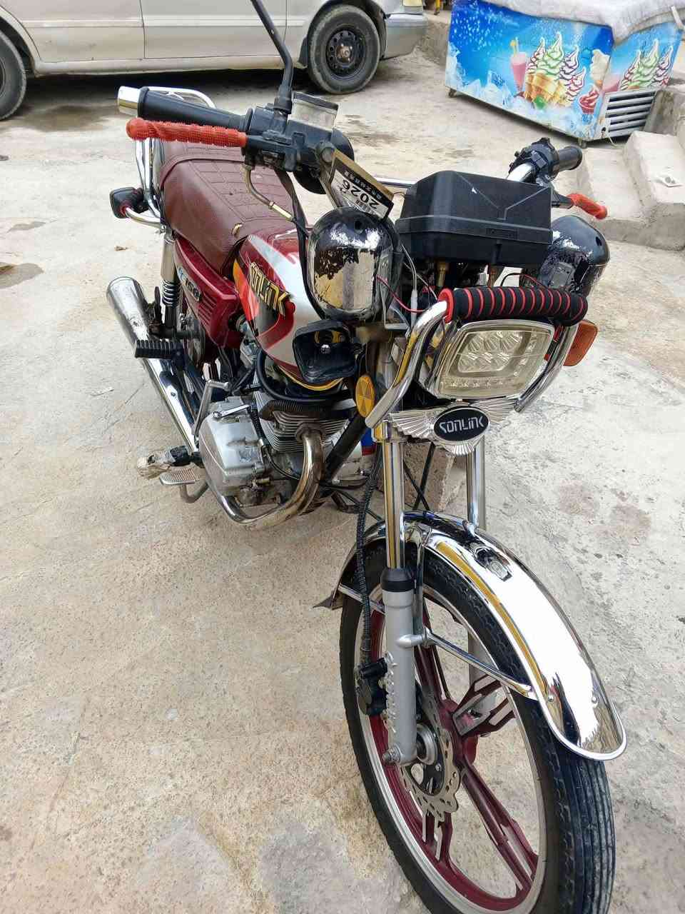 السلام عليكم للبيع داراجة ايرانية سيفان مديل 21اوراق كاملة الدراجة خير من اللة السعر 500وبيهة مجال العنوان بغداد حي النصر ***********
