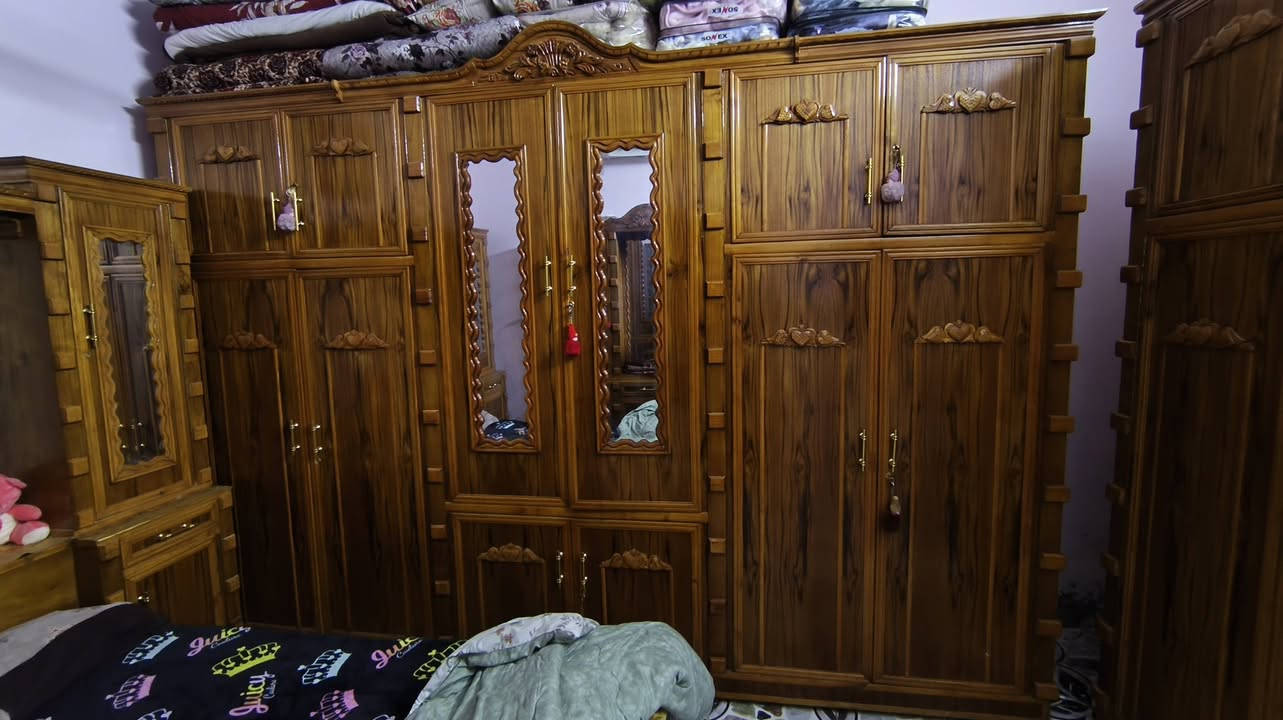 شباب سلام عليكم 
 عندي غرفه لبيع جديده صاج 5مل
 ستخدام 3شهرورايده مليون700قفل
بدون عمله مسويه ملونين 400
مكاني ديوانيه الحمزه شرقي 
*********** رقمي
