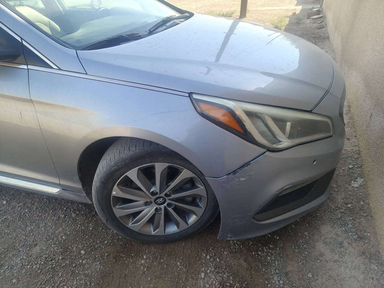 السلام عليكم 
سوناتا 2016 سبورت
بدون ايرباك
فتحة 
بصمة 
اشاير بالمري 
ترحيب 
كشن كهرباء 
تدفئة بالكشن
وبعد باقي مواصفات السبورت معروفة 
علما السيارة بيها جاملغ خلفي جهة اليسرة مصلح حادث بالعراق صار
السعر 112
بغداد جسر ديالى 
هاتف ***********
