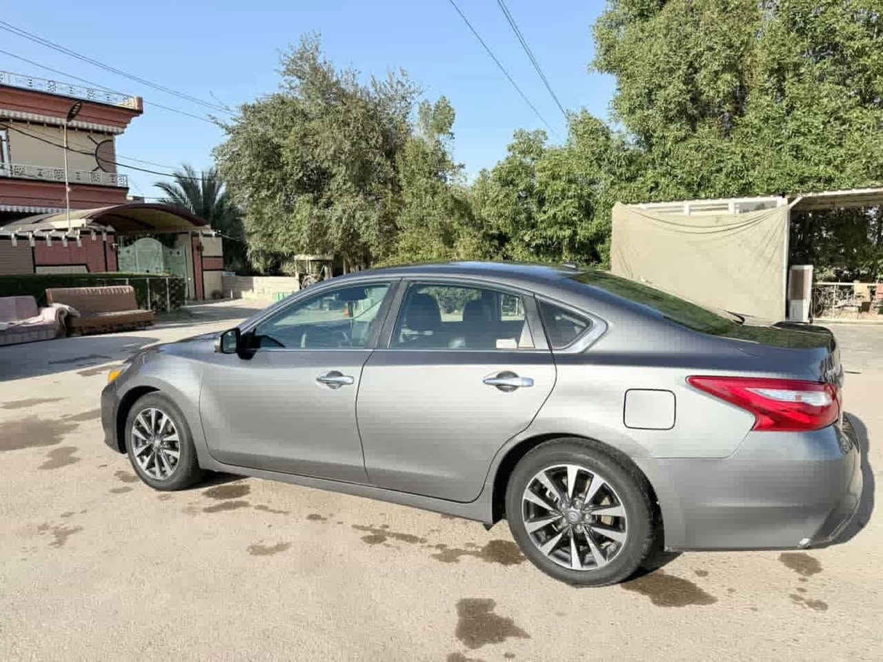 نيسان التيما 2017 اعلى فئة SL وكدامك السونار كفالة فقط بارد شي بسيط تحويل ثاني يوم 
السعر ١٢٧ وبيها مجال بسيط 
مكان ديالى 
الرقم ***********
