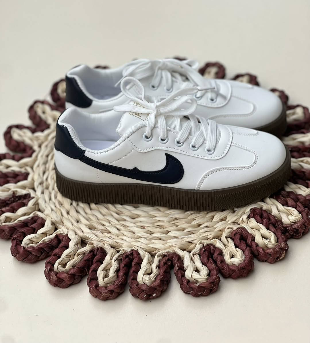 سلام عليكم عندي احذية نسائي  5 موديلات قياساتهن كامله مابايع منهن اريد ابيعهن شلعة لان مافارغ الهن الي يريدهن بسعر 6 الف الجملة يدخل خاص او اتصال على رقمي *********** عدد الأحذية 95 زوج
