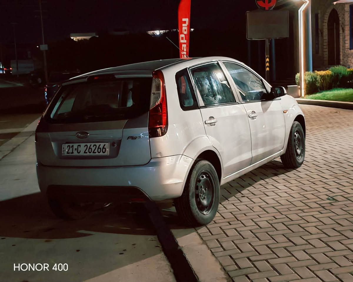 فۆرت فیگۆ 2013  سفری شەریکەی نیڤایە
سێ پارچە بۆیاخ تەنها قرچێکی بەسیتی هەیە شایەنی باس نییە
سەنەوی بەسەر چوە پلێتی تازەیە
بە شکڵێکی عام سەیارەکە ناو و دەری جوان و پاکە
چوار تایەی تازە
مەکینەی بەشەرت
گێڕەکەی تەپەیەکی تیایە  بەڵام کێشەی نییە هەر لەسەری بڕۆ پارەی گێڕەکەشم بڕیوە بۆ کڕیار
نرخی ٦۲ گەڵا خوار هەمو بازاڕە
***********
***********
ڤایبر و واتسئاپ لەسەر ئاسیاکەیە السليمانية, العراق
