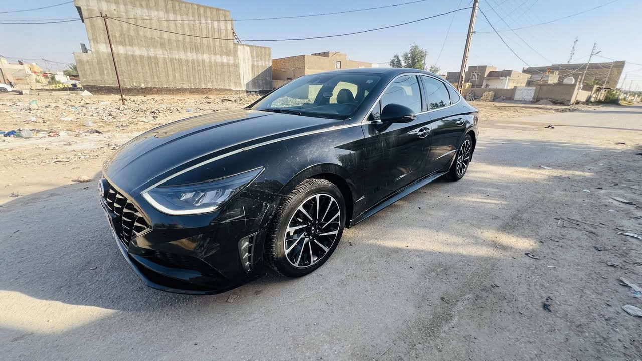 السلام عليكم للبيع سوناته موديل 2020وارد امريكي مواصفات Nln فول عدى البنراما سياره جديده بمعنى الكلمه عله وضع الشركه كتلوك الشركه بيه مكينه كير حداديه تبريد ثلج سياره ماشيه  140kالف حداديه شرط 100% سياره شكل رياضي مال جناي  زنون عالي ناصي دفيوز خلفي بلادي لحيه اماميه سياره متعوب عليه واحله من الصوره  سياره مواصفاته /
بصمه وبصمه أبواب / كامره دواره خلفيه 
شاشه كبيره  / حساسات اماميه وخلفيه 
رادار أمامي وجانبي / انضمه قياده سبورت وايكو وقتصاد 
نقطه عمياء /تحديد مسار / شاحن لاسلكي بلادي /كير دكم / اناره ليله /اشاير ترحيب /وبعد بيه مواصفات هواي 
((السياره حادث امريكه بيه بنيد بمدل أصلي واكو بارد بسيط بجاملغات فقط شواصي مكفوله سياره كله مكفوله لا صبغ ولا أي شي بيه شرط)))
السياره رقم قادسيه باقي  6تشهر وتصير حره معوقين والمعوق تريد وكاله يسوي مضمونه 
سعره ب 120واكو مجال بسيط 
مكانه الديوانية  للستفسار الاتصال بل رقم ***********
