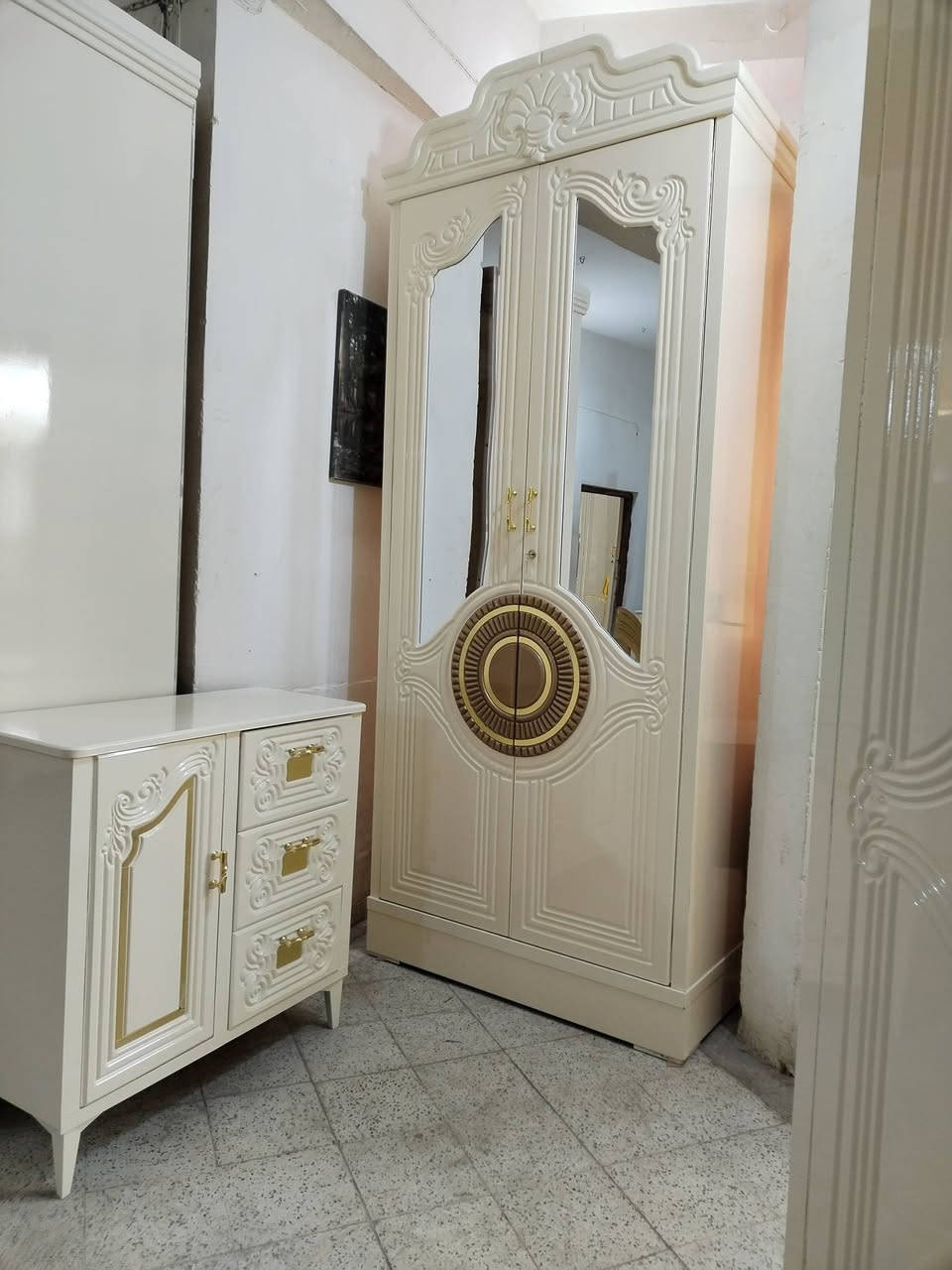 معرض إيلاف لبيع غرف ألنوم باللون الأبيض توجد أنواع الموديلات شغل درجه اولى.. العنوان بابل الحلة شارع أبوالقاسم ***********
