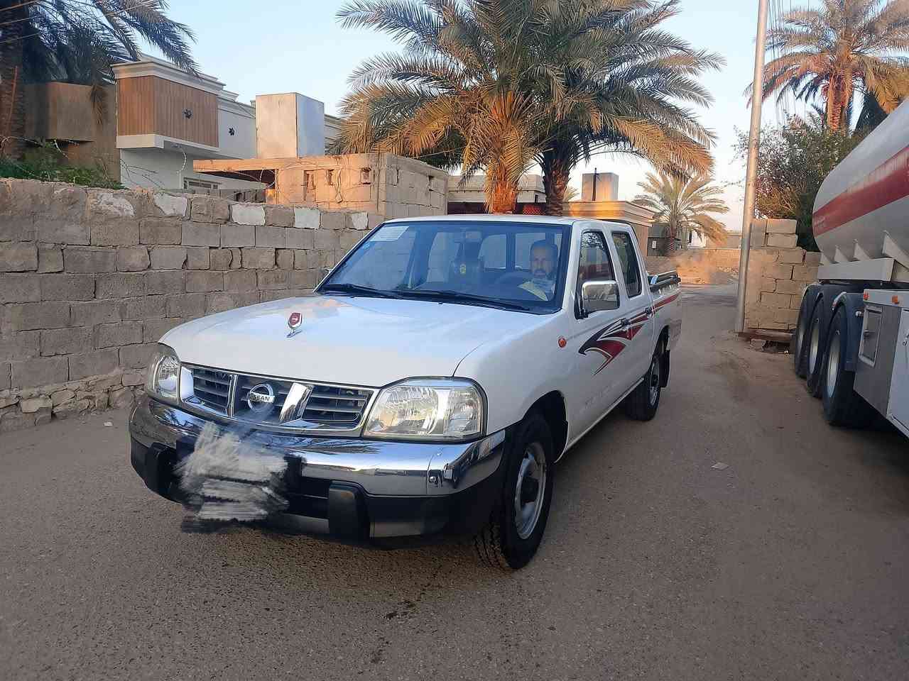 للبيع بيكم نيسان 2009ياباني رقم انبار بيه جاملغ الايسر خلفي تبديل للاستفسار *********** مكانه رمادي
