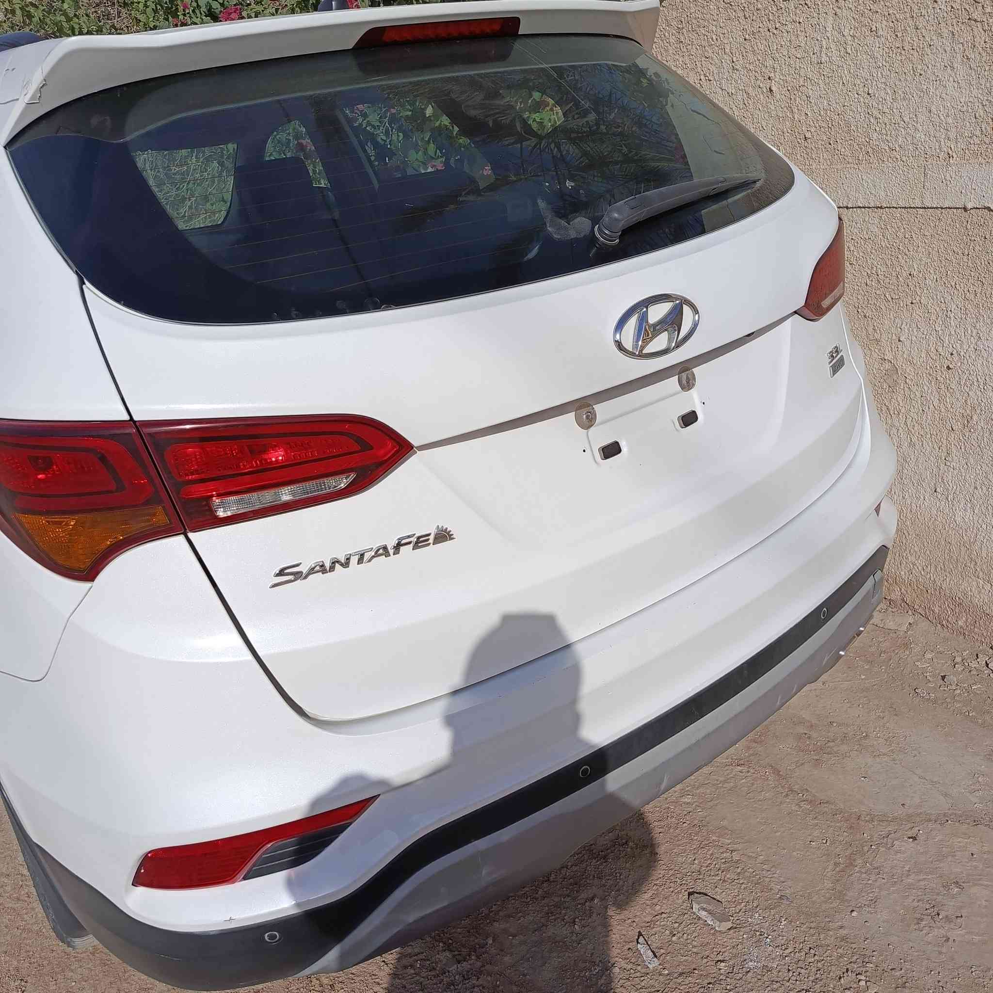 السلام عليكم 
سنتافي خليجي 2018سلندر6 محرك3.3فول مواصفات عدا الفتحة ماشيه 122رقم جديد باسمي للبيع او مراوس برادو
عارضة 215للتواصل ***********الديوانية
بيه شبر بالجاملغ الامامي الأيسر وشخط بسيط
