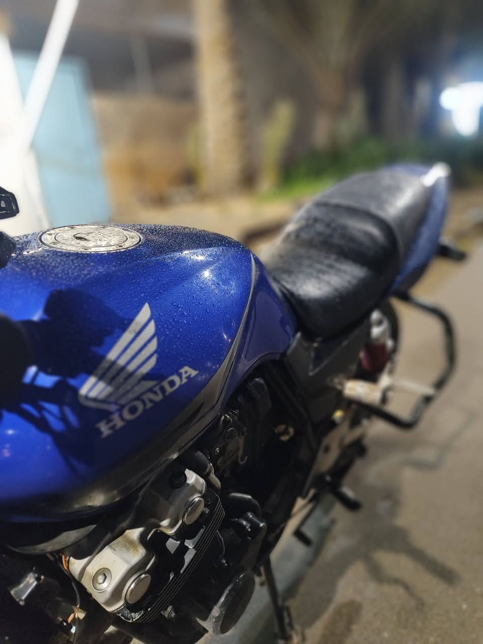 السلام عليكم
للبيع او مراوس حسب القناعة 
سيبي فور 400 مسجله وكامل نظافة كما موضح بالصور مابيها نقص برغي السعر 2600 وبيها مجال المكان عانه ***********
