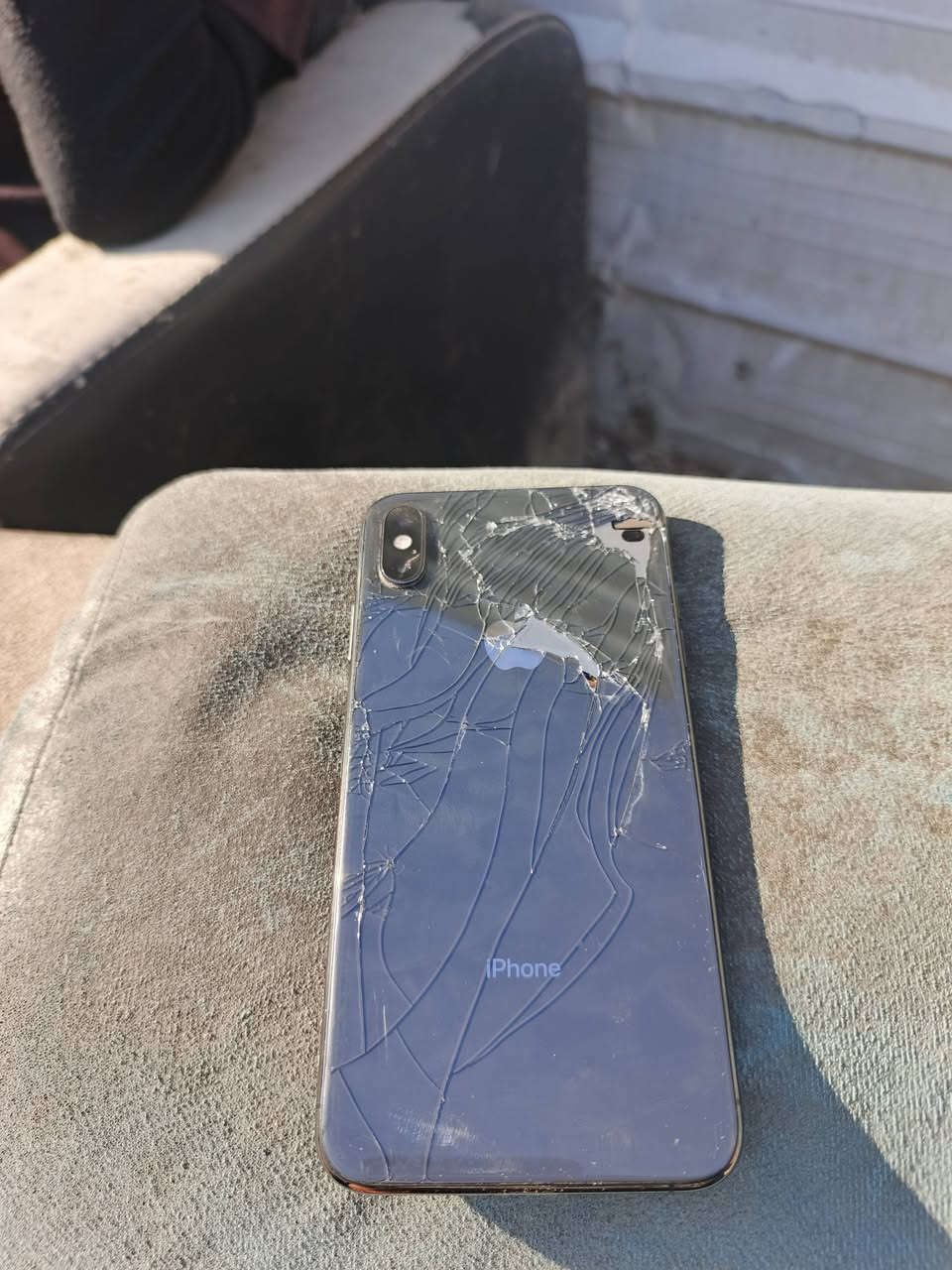 ايفون اكس ماكس ذاكره 256
مامفتوح برقي بس ضهره تبطلع البطاريه 77
جهاز كلشي شغال 
عنواني بغداد حي ور 
السعر قفله 200 
***********
