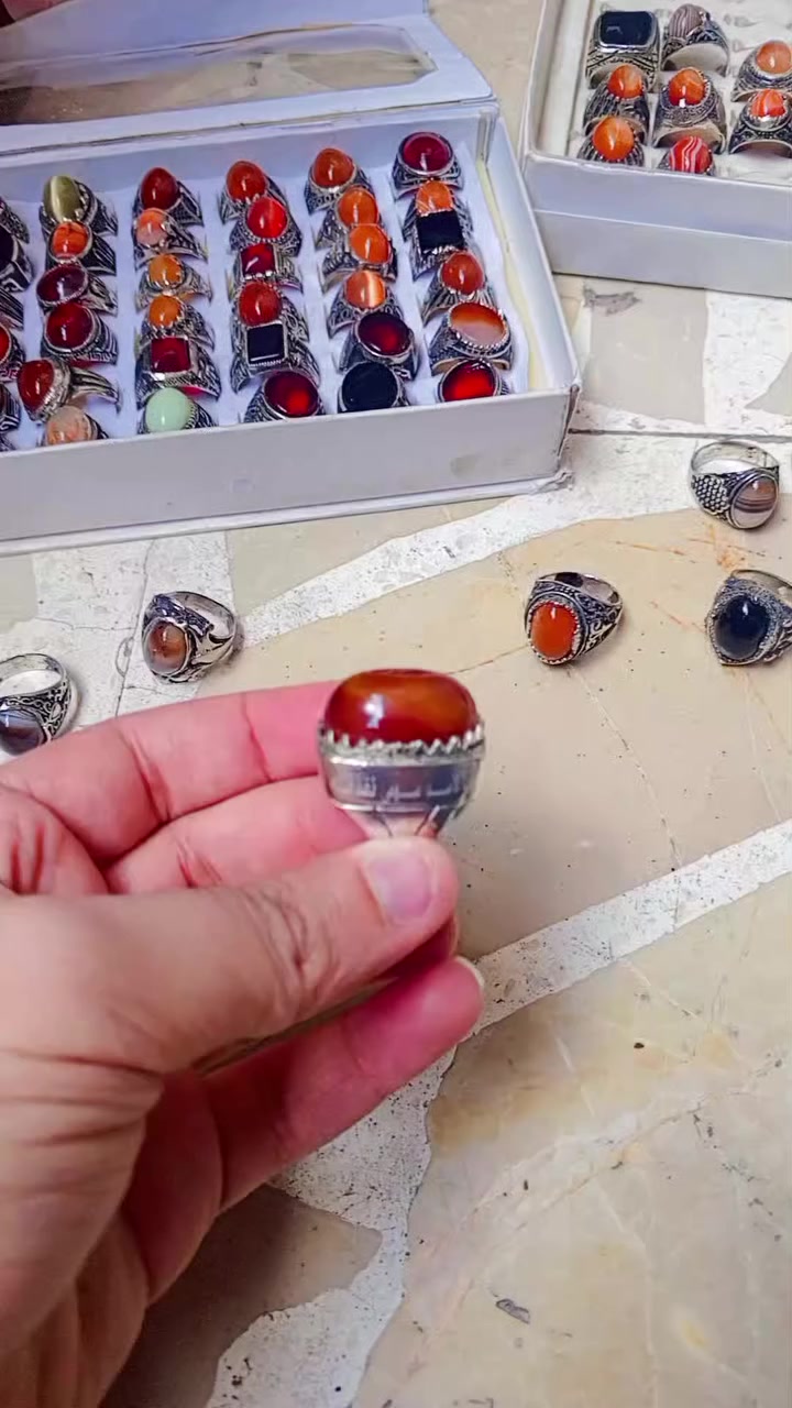 ✨💍 قطعة جديدة لعشاق التميز والفخامة! 💍✨
🔥 خواتم مصنوعة يدويًا بحرفية عالية
💎 حجر كبدي ضخم وراقي يضيف لمسة ملكية لكل إطلالة
🌟 الصياغة اليدوية بحرز ثقيل وشهير، قطعة مأنتكة للغواييَن والولفخمين!
📌 تواجدنا: جرمانا – ساحة الكرامة
🚚 شحن مسبق الدفع بالقدموس
⚡ فضة عيار خفيف مختم 925
📞 للاستفسار والحجز: 0984806548
🖼 ملاحظة: صور فردية للقطعة في التعليقات 👇
#خواتم_يدوية #صياغة_فاخرة #فضة925 #حجر_كبدي #جرمانا #عروض_العيد #هدايا_راقية #لمسة_أناقة #قطعة_مميزة


**إذا كنت صاحب هذا الإعلان وتريد حذفه لأي سبب، رجاءا أرسل رسالة إلى الدعم الفني**