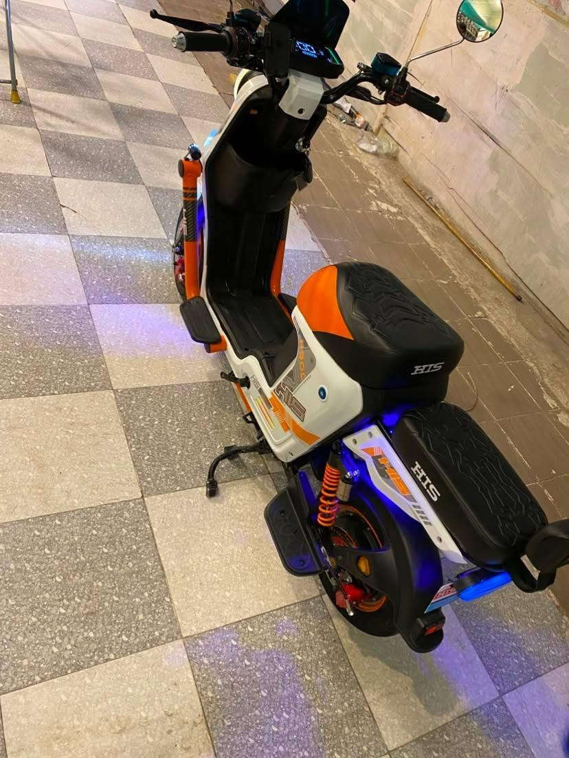 للبيع دراجه شحن x900 جديده صارلي شهر من ماخذها كامله هيه وغراضها وسله والشاحن وبصمتين تشغيل عن بعد  وسويج وكراتين ومواصفاتها كلوب عالي ناصي اشاير 
وهورن ترجع بك اربع نمرومثبت سرعه🏍🚀.ودبل اشاره 
وشاشه بلوتوث اغاني وخمس بطاريات دراجه جديده 
سعر 500الف وبيها مجال للأستفسار رقم ***********

