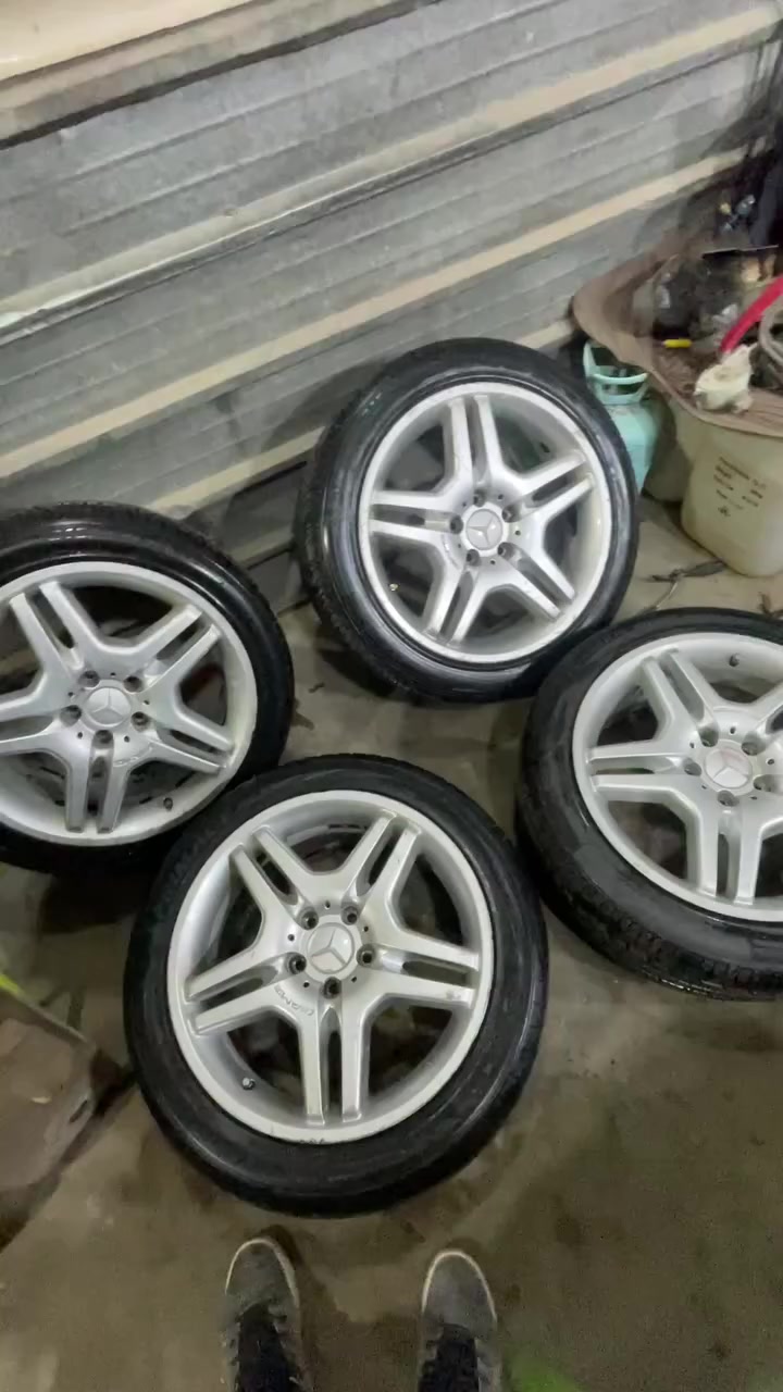 👈 التفاصيل كاملة بالفيديو 👉
السلام عليكم اخوان ويلات AMGقياس 18 اصليات اصليات ثين منهن لالحيم ولاعواج والباقيات بيهن لحيم بسيط وياهن تايراتهن زوج جدد بالشعافير وزوج نظاف حيل اخوان الويلات معروف سعرهن بالسوك والكل تدري بيهن غاليات كلش بس جاي ابيعهن بسعر التايرات وسعرهن النهائي 300$ 
مكاني بغداد ورقم تليفوني ***********
