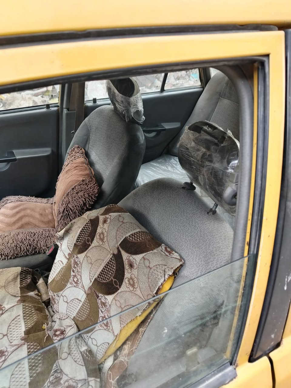 سلام عليكم سايبا للبيع موديل 2012 راعيه موجود سياره جاهزه حداديه مكينه وشواصي مكانها  سعرها 12 وبيها مجال ***********
