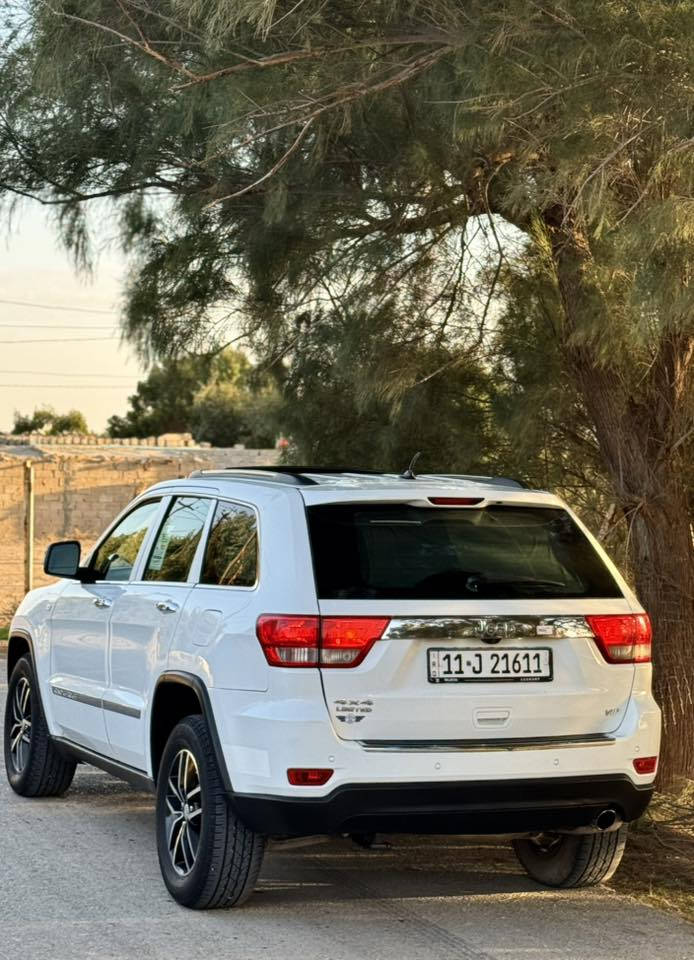 جيب كراند شيروكي LlMlTED خليجي  2013 وكالة .
‏
4x4  فول موصفات  1/1 رقم بغداد
 
السيارة كفالة عامة حتى الدعاميات ع وضع الشركة.
ما عدا كارت تكحيل وبارد كد شبر مثل ما موضح بالمنشور الباقي كفاله عامة..

حجم المحرك : 6سلندر 3600  
ماوس وضعيات قياده الفور ويل 
* بانوراما
* ⁠تشغيل عن بعد
*غرفه السياره عسلي 
*بصمه دخول ذكي
*صندوق كهربائي 
*شاشه قلاب 
*كشنات الاماميه كهربائي 
*خزن وضع المقاعد والستيرن 
*ويل حجم  18
*هوك امامي خلفي
* كاميرا خلفية 
* حساسات خلفية وامامية 
* مرايا متحركه عند الرجوع للخلف  
*تعتيم مريا 
*ستيرن كهربائي متحرك  
* كشنات تدفئة امامي وخلفي 
* كشنات امامي تبريد 
* ستيرن تدفئة   
*  لايت زنون
*زراك لايت
* سستم صوت ٩ سماعات دمام خلفي   
* تحكمات ستيرن فول
* تدفئة مرايا جانبيه
* ⁠سيارة جديدة بالحقيقة بعد احلى من الصور.
رقم الهاتف:

‭0771 434 3139‬

‭0772 271 6162‬
