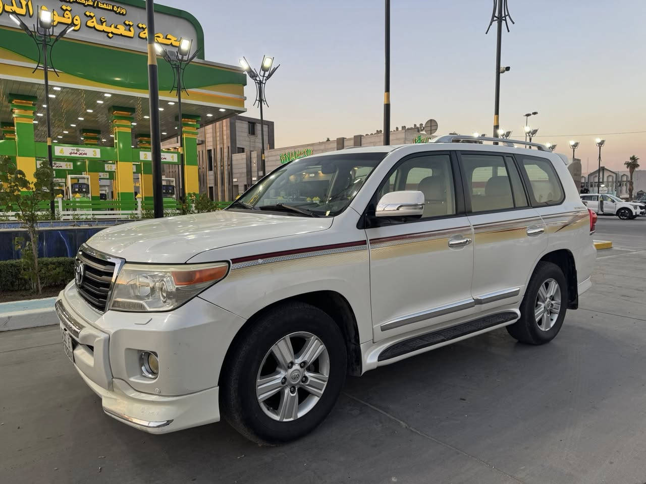 السلام عليكم
لاندكروز موديل 2012 محرك ٦ سلندر مكفولة من الصبغ والتبديل والبارد والمحرك شرط كلة بلادي 

مكانها بغداد الحبيبية 
السعر 330 وبيها مجال حك الجية ***********
