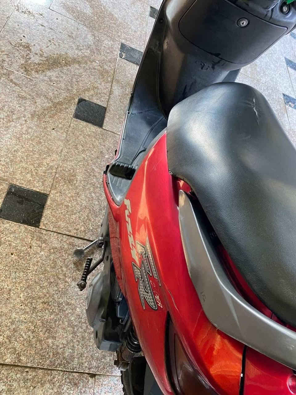 دراجه فراشه للبيع نضيفه كلش مكفوله مكينه ما مفتوح برغي واحد بيهه السعر 500 الف... ***********
