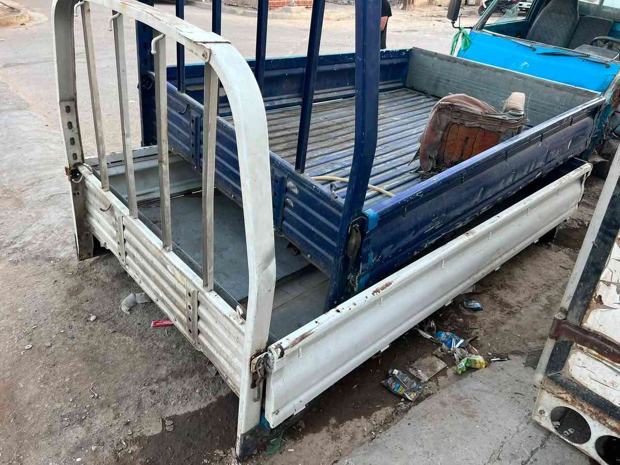 سلام عليكم بدي مال فحل مع بدي نثية لون ابيض مع بدي مال 6جنكال للبيع المكان بغداد ***********
