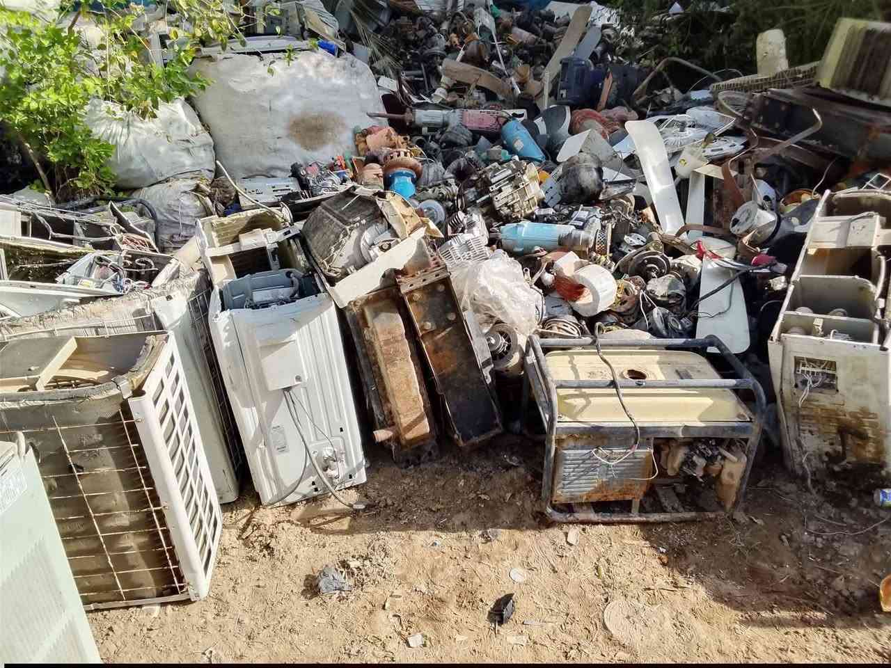 منو عنده سبلت عاطل للبيع مكيف عاطل مولده عاطله ثلاجه عاطله مجمده صفر فافون حديد سكراب كاونتر تعبان او مفلش سبلت عاطل اي شي عاطل او ماتحتاجه أخذه رقمي ***********
