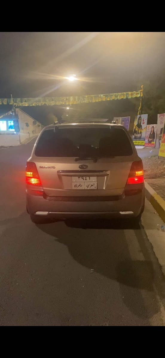 🌟 KIA SORENTO 2007 - بۆ فرۆشتنێ 🌟
سەیارەکا گەلەک پاقژ و توندوتۆڵ، ب شەرتێ "فەحس و تەحویلکردنێ" دهێتە فرۆشتن.
✅ ڕەوشا جەستەی (Body):
• بێ دەعم: سەیارە ب تەمامی ئەسڵە و بێ دەعمە ئەبەد ئەبەد.
• حیزام بۆیاغ: تەنێ ژ بۆ جوانیێ هاتییە ڕەنگکرن (بۆیاغ بۆ جوانی).
⚙️ مەکینە و لایەنێ تەکنیکی:
• مۆدێل: ٢٠٠٧.
• مەکینە و گێڕ: ب شەرتێ "جدید" و بێ چو کێشە، مەکینا وێ گەلەک یا بێ دەنگ و توندە.
• سیستەم: دبل ئەکسن (4x4) و یێ ب تمامى کارایە.
✨ مواسەفات:
• قودیک (ئاوێنە): قودیکێن وێ مۆدێلێ هیتەرن.
• جامێن کارەبایی: هەر چار جامێن سەیارێ کارەبایی نە و بێ کێشە کار دکەن.
💰 نرخ و گۆهۆڕین (تبدیل):
• بها: ٨٧ وەرەقە ($8,700).
• غەرامە: ٨.٥ وەرەقە غەرامە ل سەرە، ئەڤ بڕە ژ بهایێ سەیارێ دێ هێتە کێمکرن.
• تێبینییا نرخێ: پشتی کێمکرنا غەرامێ، نرخێ سەیارێ یێ قفلە و ب چو شێوەیان ناهێتە خار.
• تبدیل: گۆهۆڕین (تبدیل) ژی یا هەی، ئەگەر سەیارەک ب دڵێ من بیت دێ گوهۆڕم.
• یاسایی: ب شەرتێ تەحویلکردنێ ب ناڤێ کڕیاری.
📍 تێبینی:
سەیارە یا توندە و چو مەسرەف تێدا نینن، ئامادەیە بۆ لێخۆڕینێ.
📞 بۆ پەیوەندیێ:
*********** دهوك, العراق
