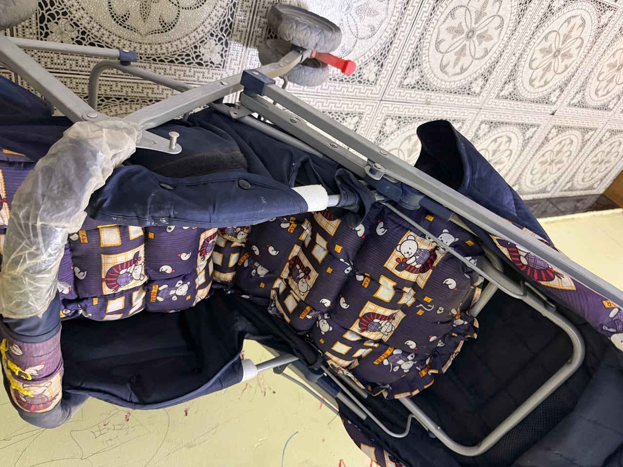 السلام عليكم عندي هاي عربانة طفل المحتاجها وكون فعلا محتاج خل ياخذها  
بيها تراب لان جنت ضامتها يحتاجلها بس غسل ما بيها اي خلل وبالعافية
مكاني بغداد/ حي اور


**إذا كنت صاحب هذا الإعلان وتريد حذفه لأي سبب، رجاءا أرسل رسالة إلى الدعم الفني**