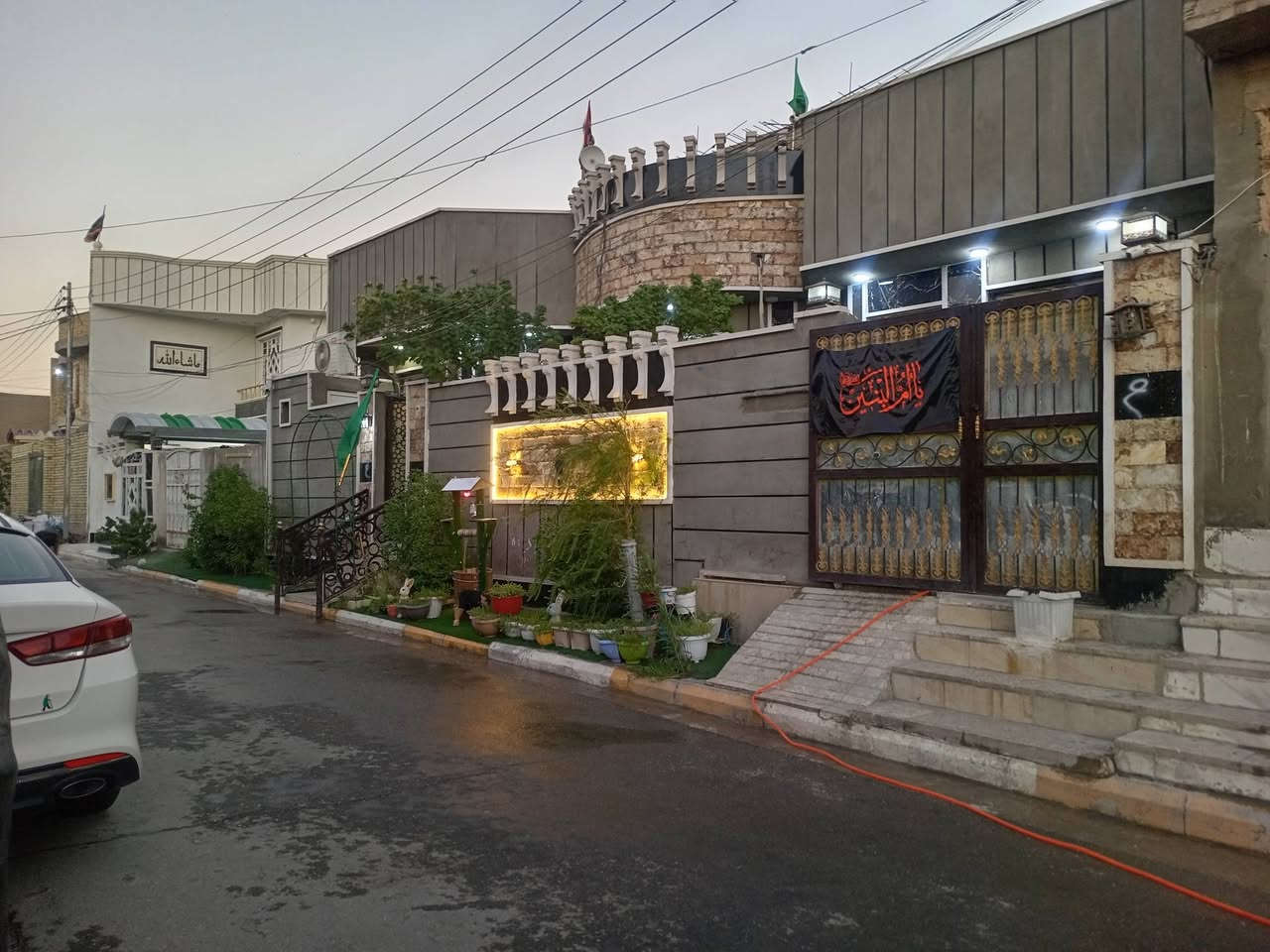 السلام عليكم دار للبيع مساحه ٢٠٣ للبيع ركن شارع بيت لوفي قرب اسواق طيبه  للاستفسار *********** او***********
