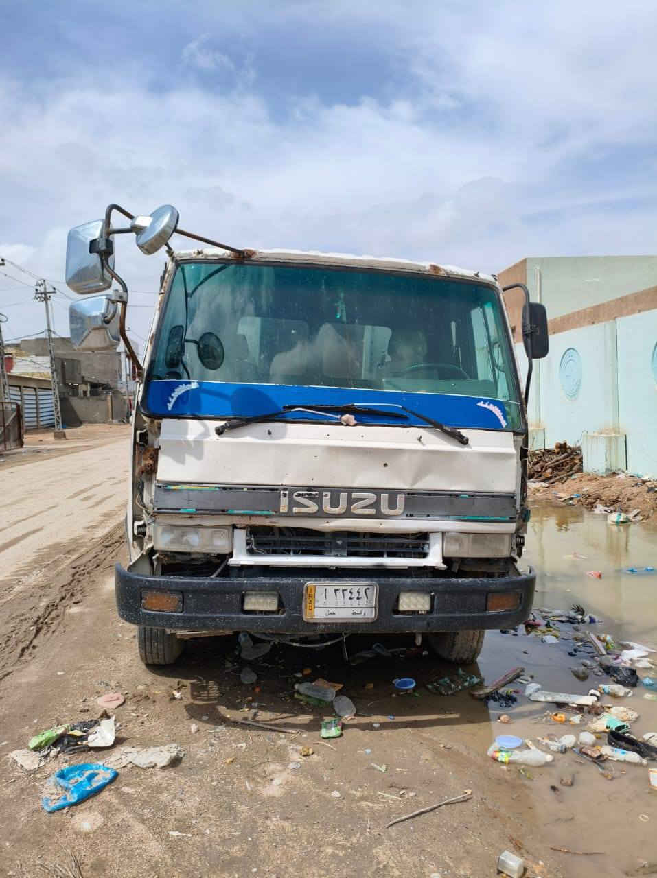 السلام عليكم ازوزه للبيع موديل 95 مكينه 16 فوزه طول خمسه ونص تخم تايرات17 ونص سعر 65 وبيها مجال تصل على رقم 0781068253@***********
