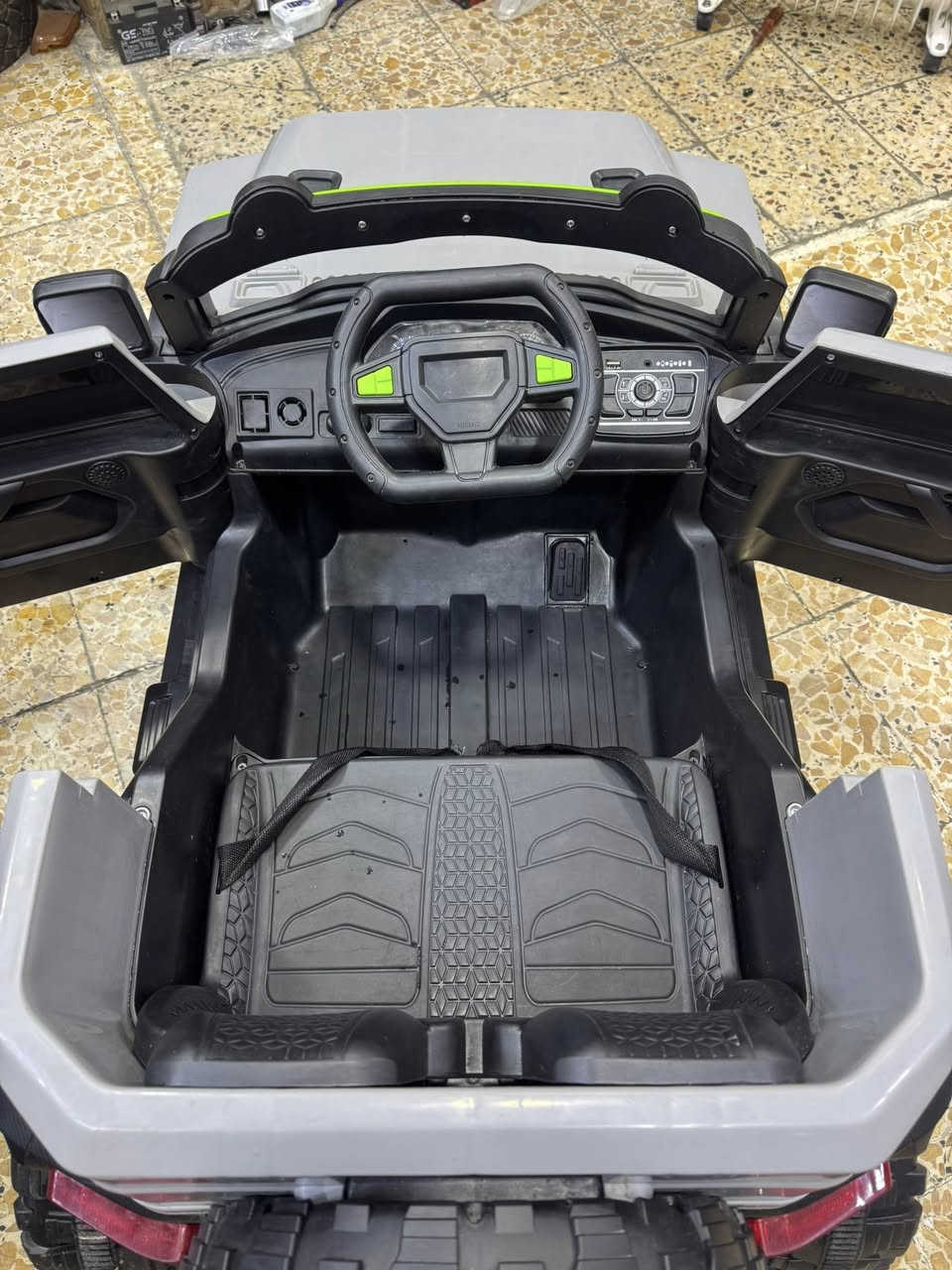 للبيع سيارت أطفال فولل مواصفات4مًوطورات تحمل وزن 60كيلو هاي الأصلية الثكيله مو العادية ام ال ١٠٠ الف والله ماطلع بيها بلشارع بس بلغرفة وبلسبوع مرة اشغلها لان يخاف منها والله والله وماخذها ٢١٩ الف وبيع بيش ماجان*********** بغداد الكاظمية
