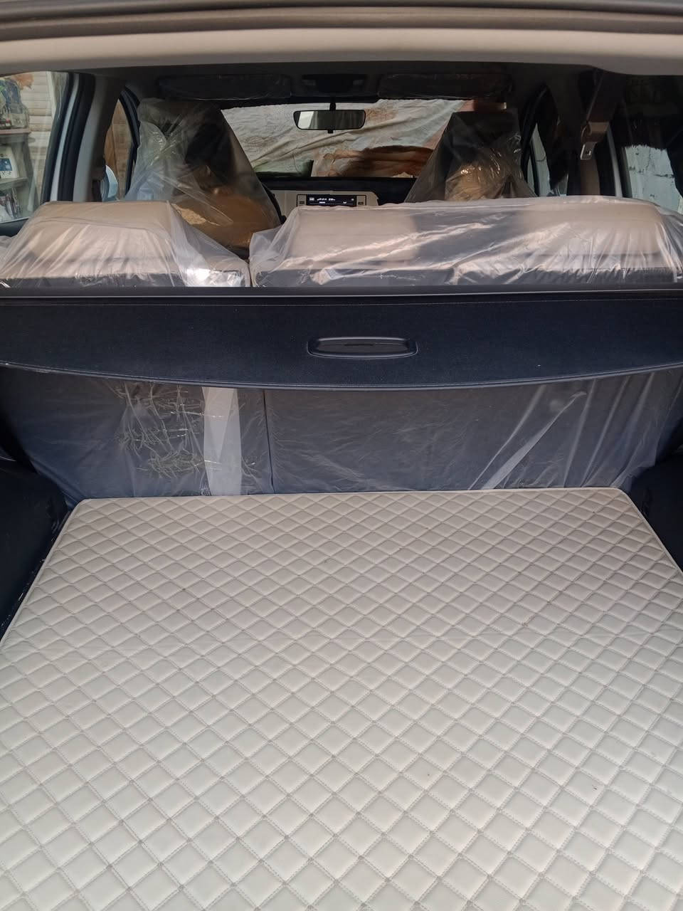 السلام عليكم للبيع كيا سبورتج موديل 22
خليجي 
نص موصفات 
سويج عدد 2 
كامره وشاشه 
وتحكمات وشفتات ستيرن 
سبير منازل سياره ماخضه زيرو عا ايدي 
حساسات خلفيه 
بيها ملاحظة بيها رصعه بل جاملخ امامي 
وبيها بل بنيد حالوب 2
للاستفسار الاتصال *********** ابو علي 
سياره موجود بجانب لكراخ بغداد 
السعر 205 بيها مجال بسيط جدا
