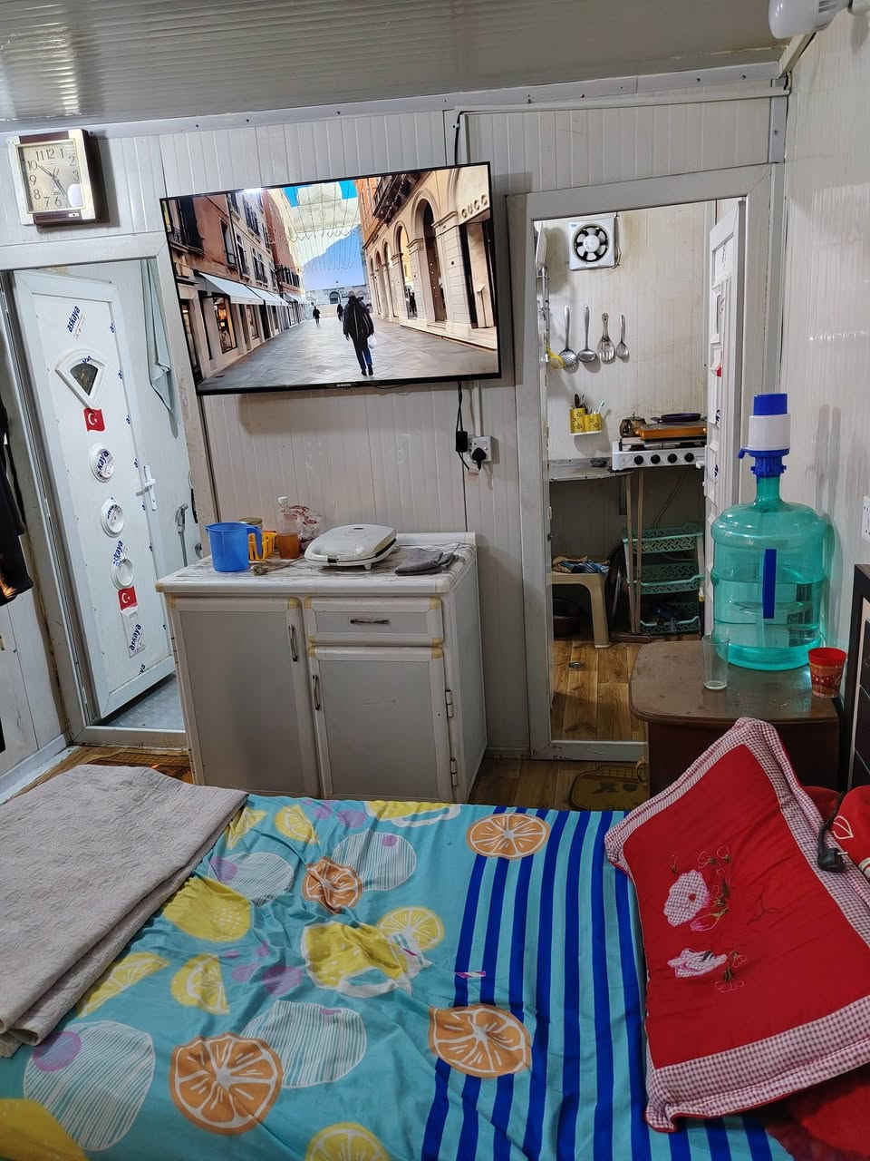 كرفان عمل درجه أولى مؤثث من كل شيء بغداد شارع فلسطين خلف النادي التركماني طول ٦ عرض ٣ ونص متر ت ***********
