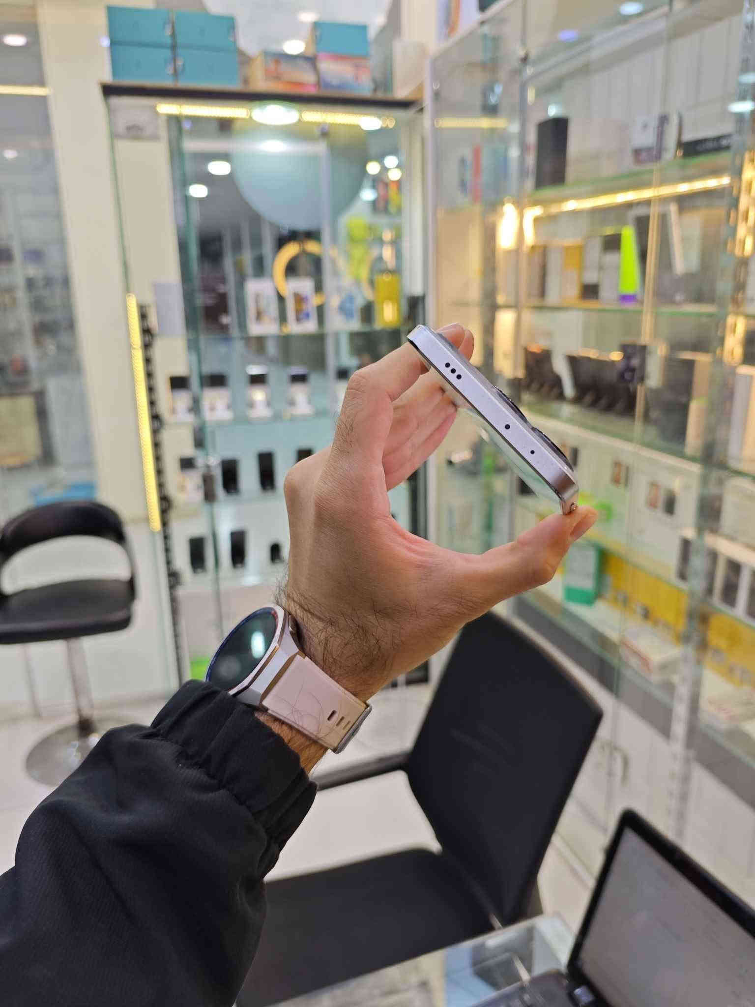 تەیارەکەی کۆمپانیای پۆکۆ ✈️😁😍

پۆکۆ ئێکس 6 پرۆ فایفجی ✅.
Poco x6 pro 5G ✅.

شاشە 6.67 بە کوالیتی 1220X2712
نوێبوونەوەی شاشەی 120 هێرتز
شاشە ئەمۆلید توانای پشاندانی 68 ملیۆن رەنگ هەیە لە چرکەیەکدا شاشە دۆلبی ڤیژن و HDR10 plus
شاشە 1800 نیت شەوق تیشکی بەر خۆر
3 سال ئەپدەیت شەریکەی بۆ هیت
پرۆسێسەری دایمنستی 8300 ئەلترای 4 نانۆمەتری
کامێرەی سەرەکی 64.8.2 فول ئێچدی بەرەو سەر 
کامێرەی سێلفی 16 فول ئێچدی بەرەو سەر
ڤیدیۆ 4K 
رام 12
میمۆری 512

نرخی 250 هەزار کەمێک مەجال✅

یوجد توصیل لکل محافظات

سلێمانی پشتی بازاری جەوازەکە بینای بازاری گەورەی مۆبایل دوکانی ژمارە 28
*********** ڤایبەر وەتسئەپ تیلیگرام گەیاندنمان هەیە بۆ زۆربەی ناوچەکان بۆ داواکردنی پەیوەندییم پێوە بکەن یان سەردانمان بکەن السليمانية
