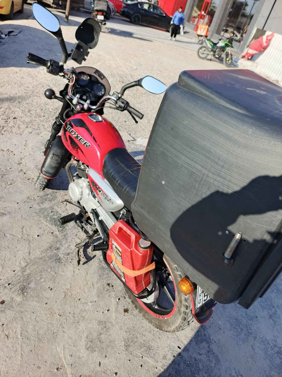 دراجة بوكسر موديل ٢٠٢١ نضيفه مجفته بس شركة دراجة مناقصها شي بأسمي تحول ثاني يوم
رقم بغداد
السعر:(2000000) مليونين
 اتصال رقم الجهاز (***********) او  يدخل خاص
(سكني بغداد_حي الفرات)
